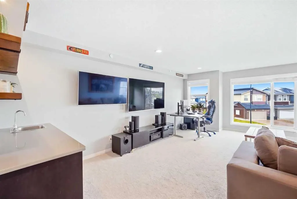 43 Howse Manor NE