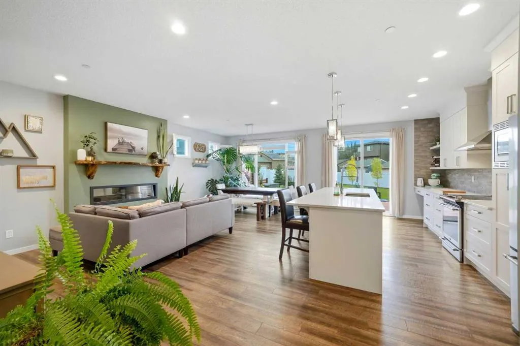 43 Howse Manor NE