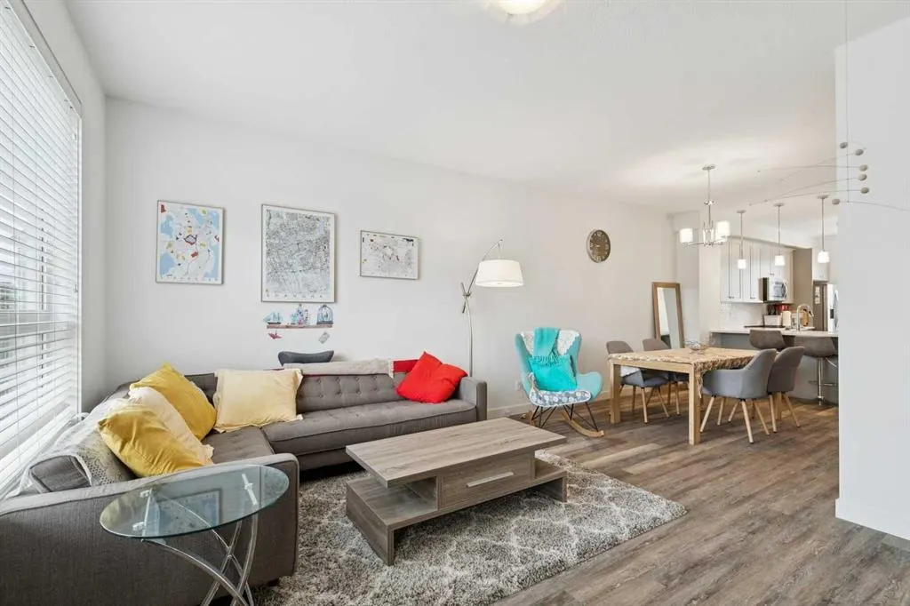 11 Evanscrest Mews NW #108
