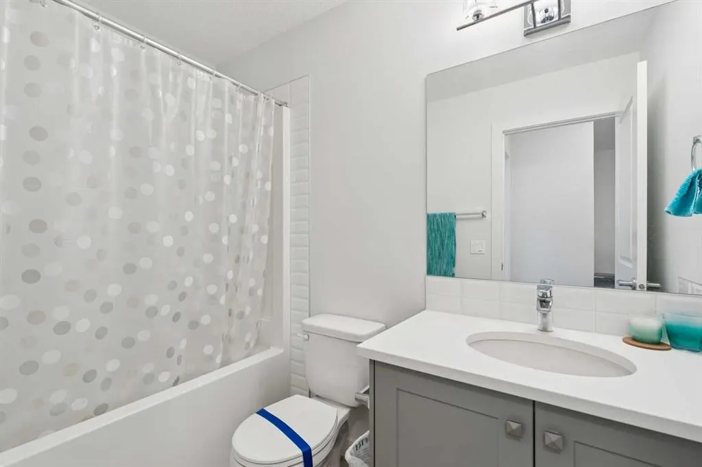 11 Evanscrest Mews NW #108