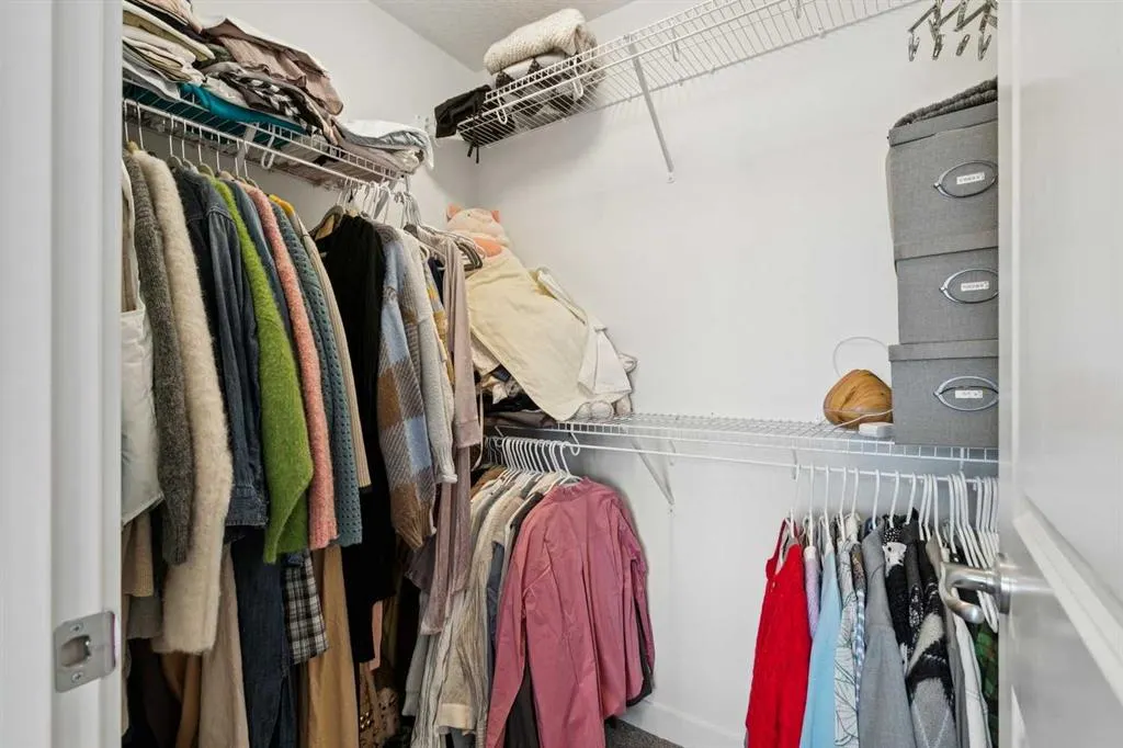 11 Evanscrest Mews NW #108