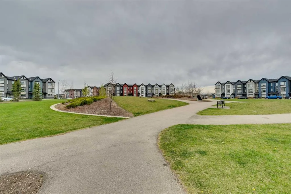 11 Evanscrest Mews NW #108