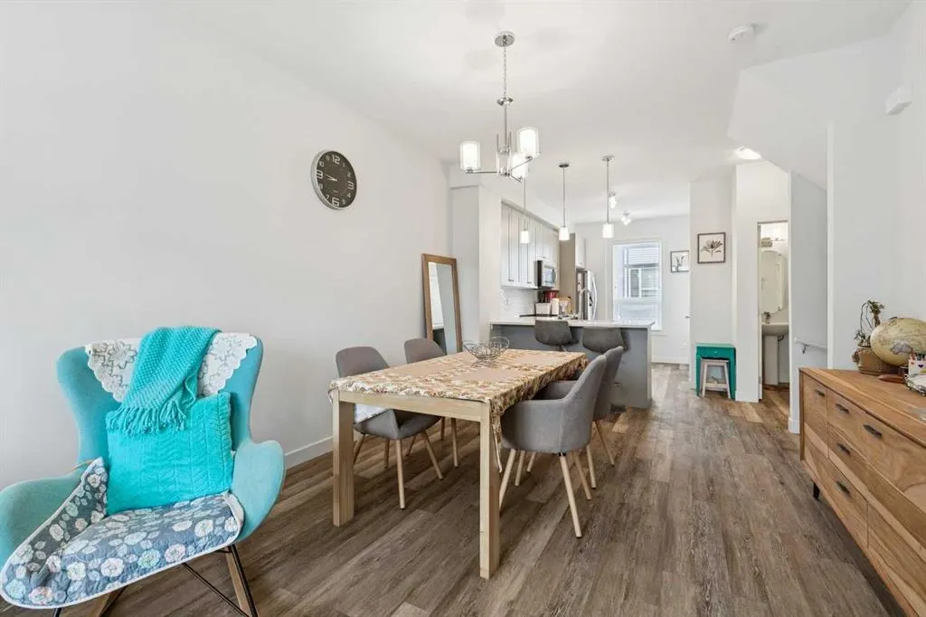 11 Evanscrest Mews NW #108