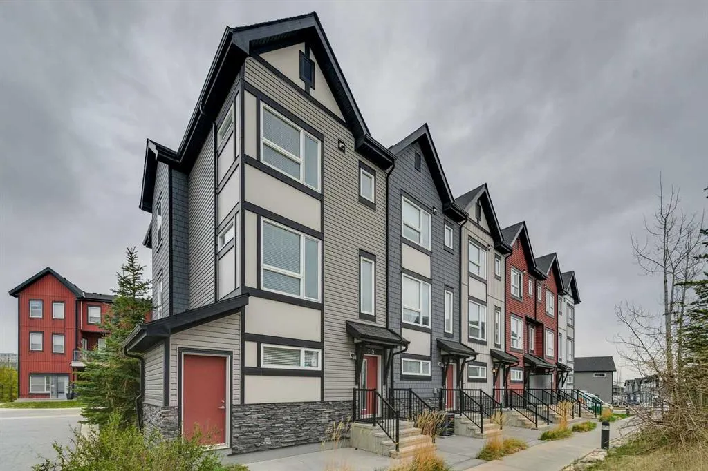 11 Evanscrest Mews NW #108