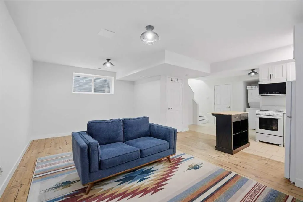 123 Hinshaw Drive