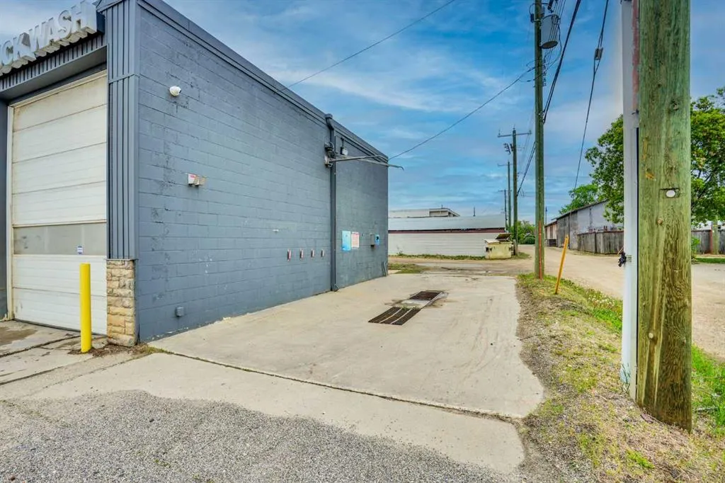 4901 Broadway Avenue