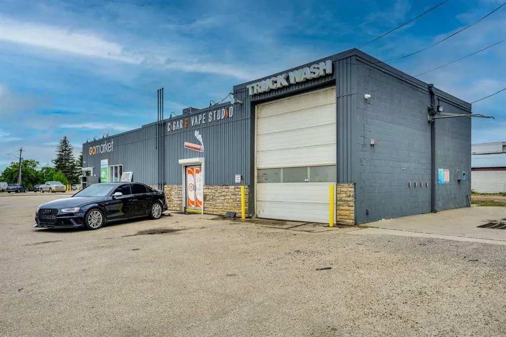 4901 Broadway Avenue