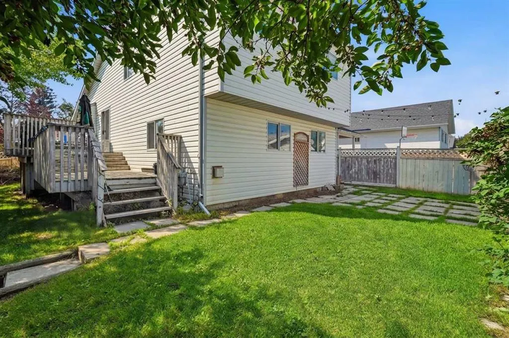 271 Erin Meadow Close SE