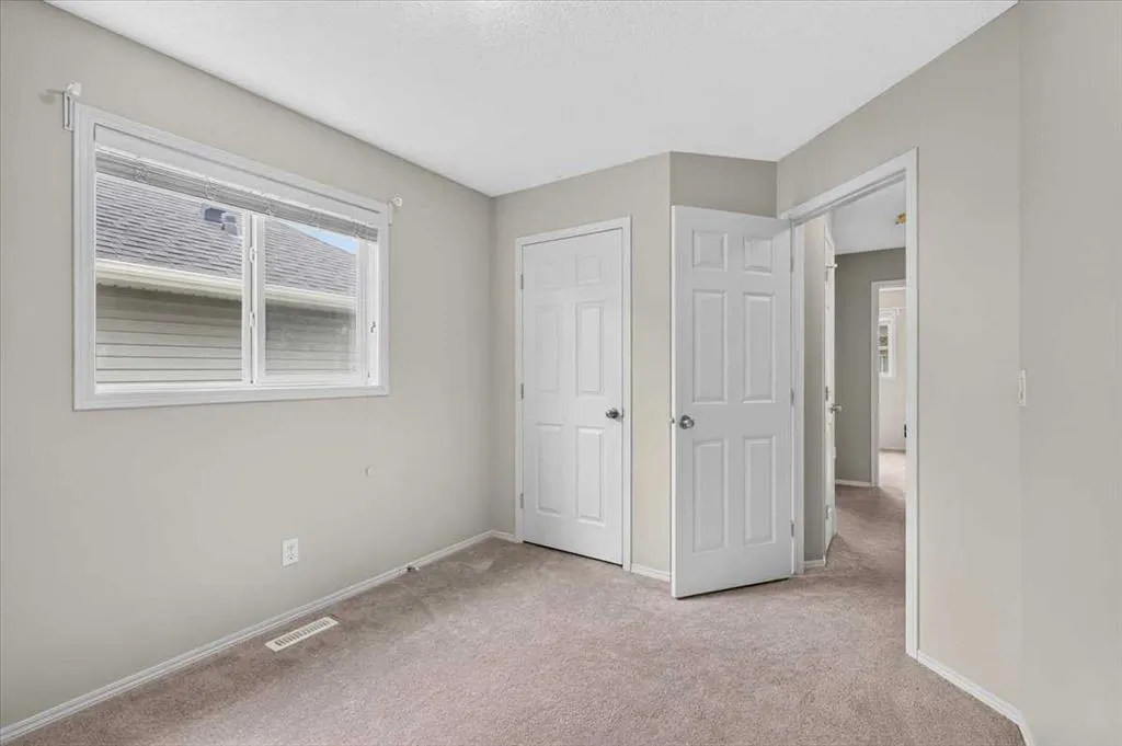 380 Royal Oak Heights NW