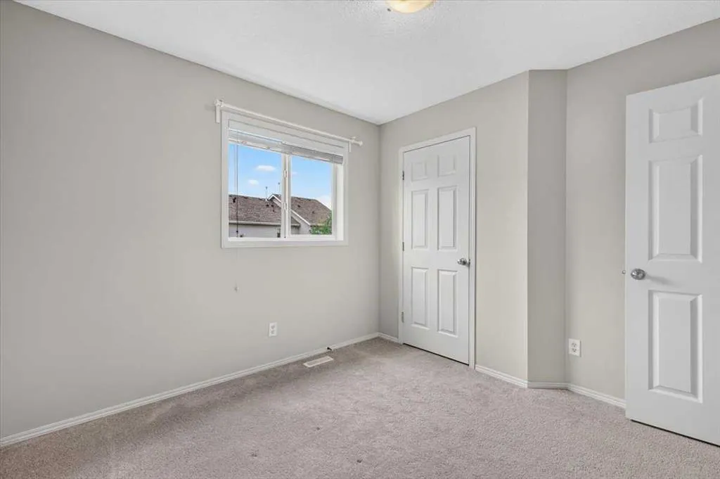 380 Royal Oak Heights NW