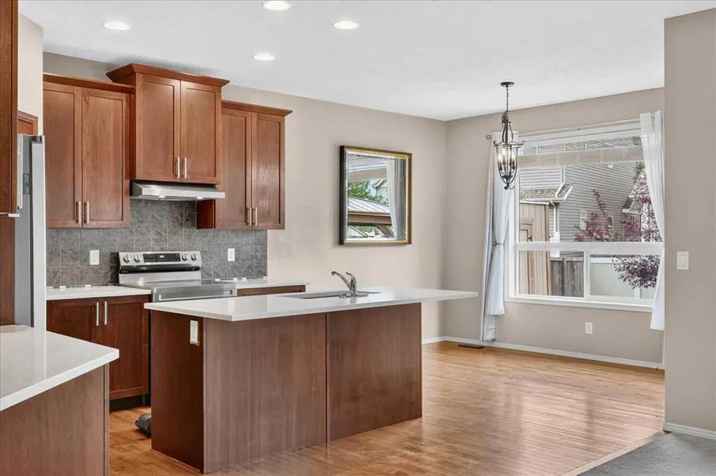 380 Royal Oak Heights NW