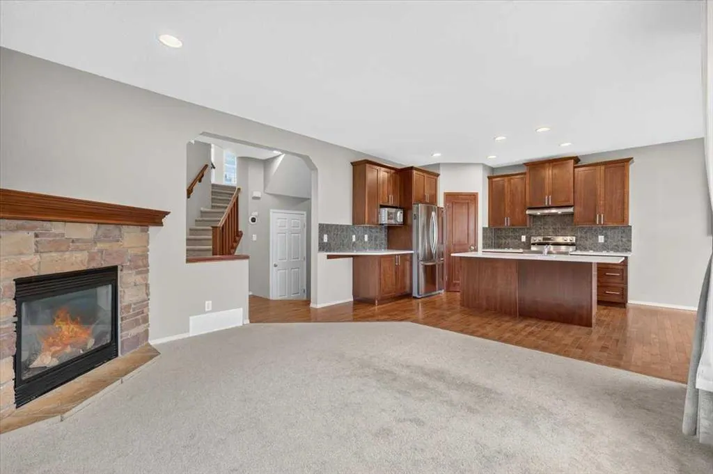 380 Royal Oak Heights NW