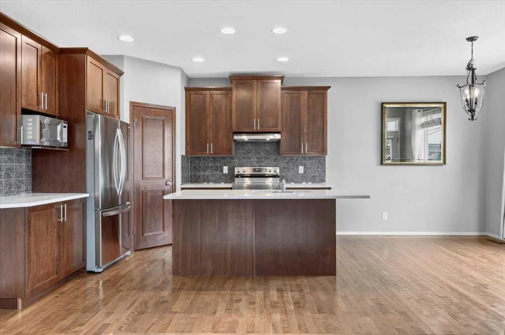 380 Royal Oak Heights NW