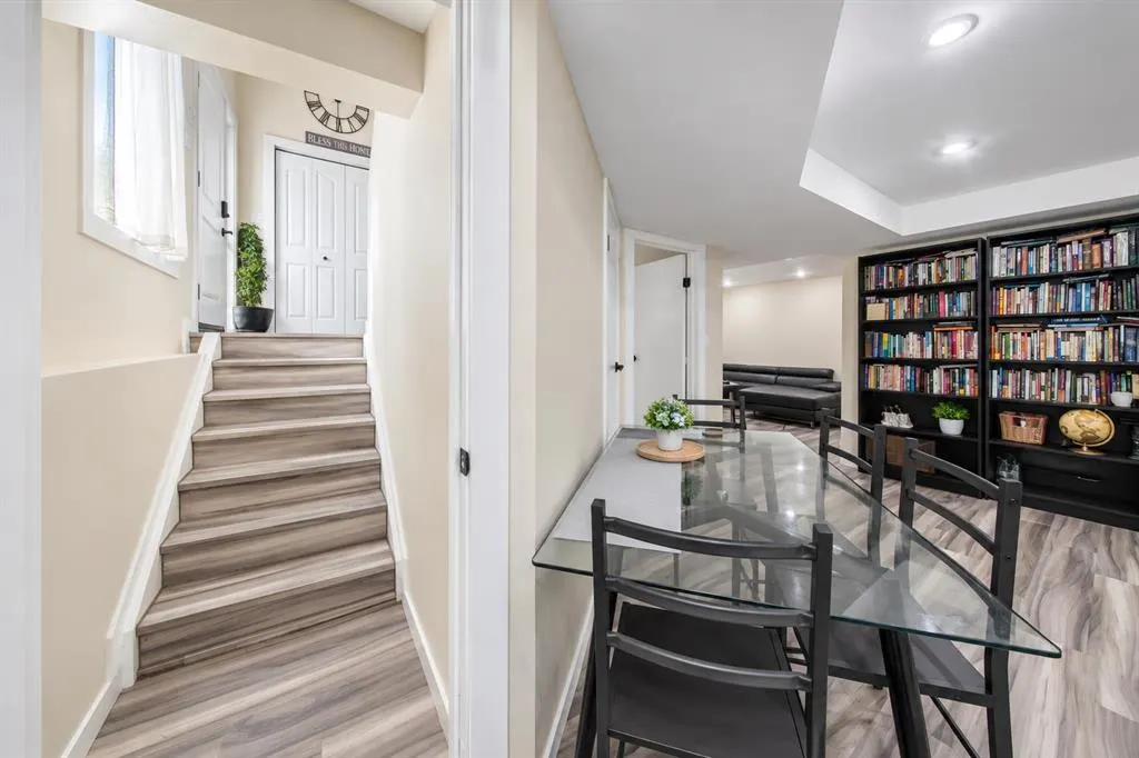 6130 52 Street Close