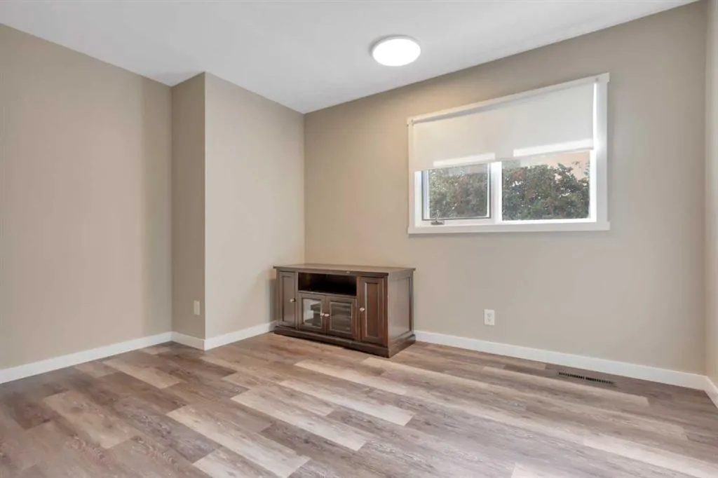 70 Sherwood Crescent