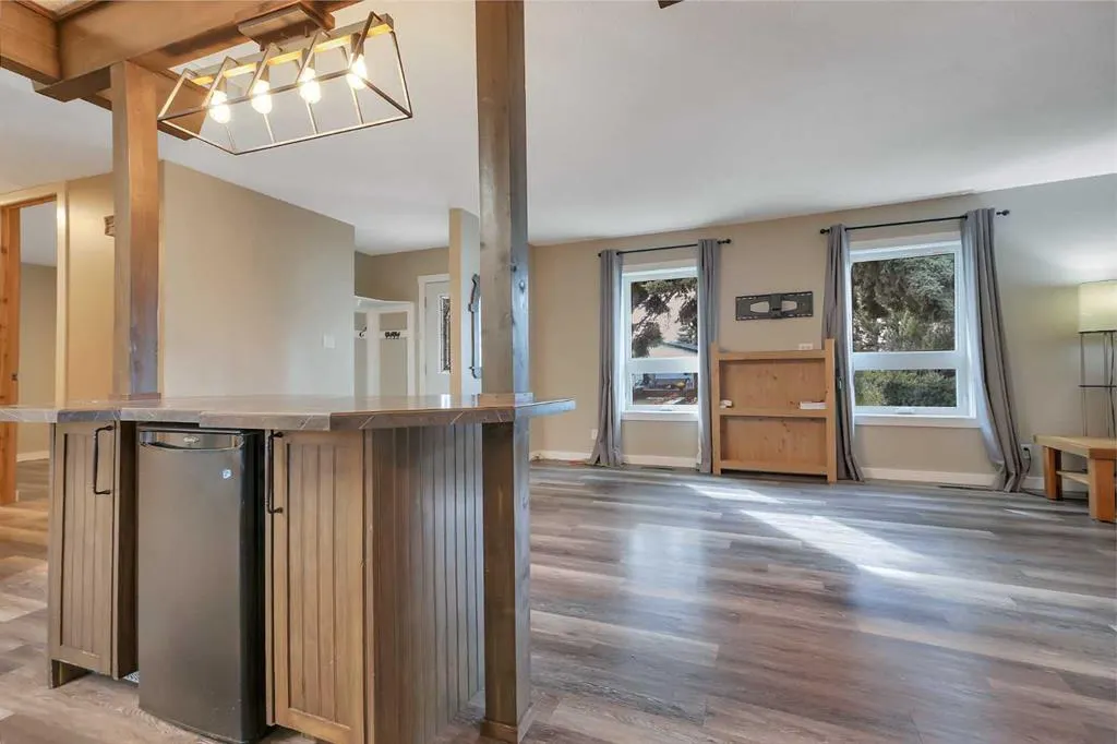 70 Sherwood Crescent