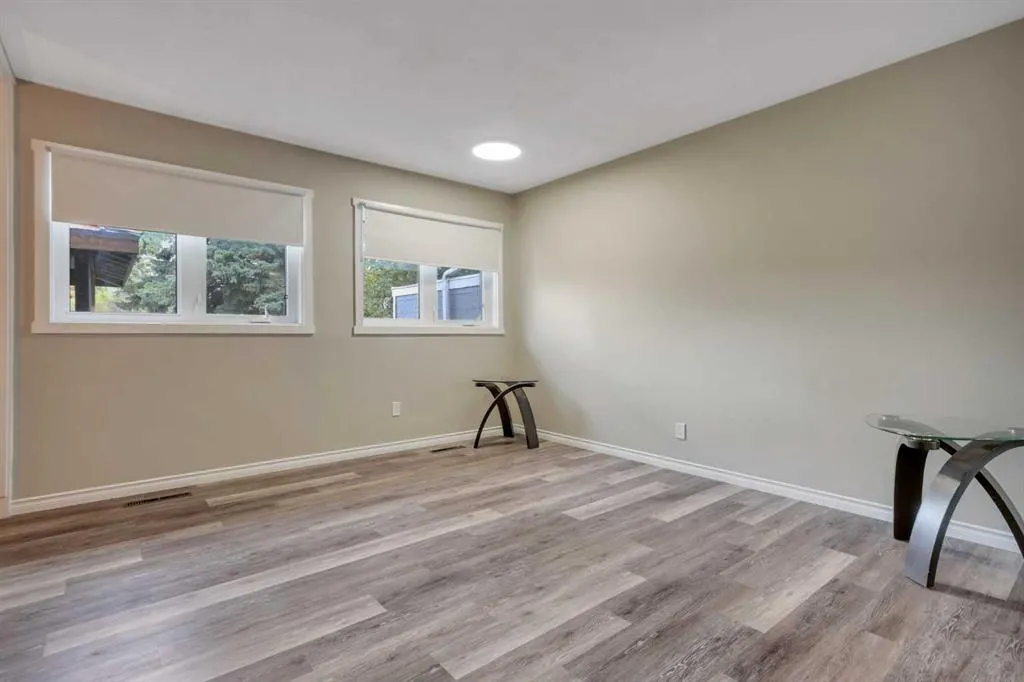 70 Sherwood Crescent
