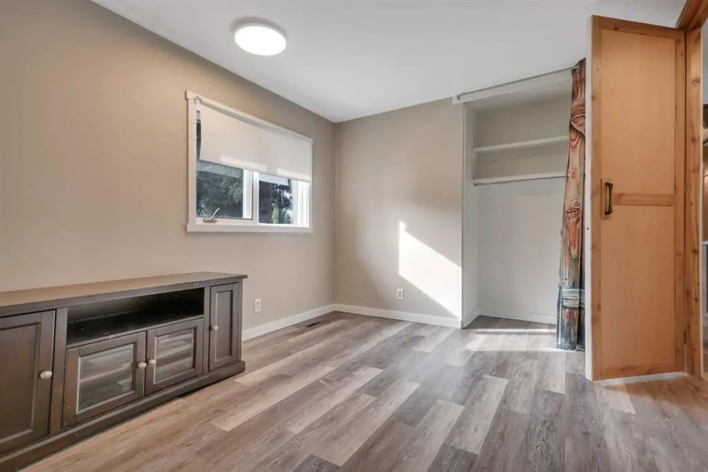 70 Sherwood Crescent