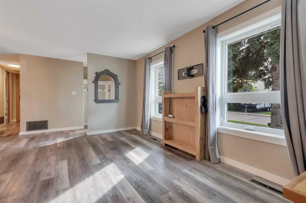 70 Sherwood Crescent