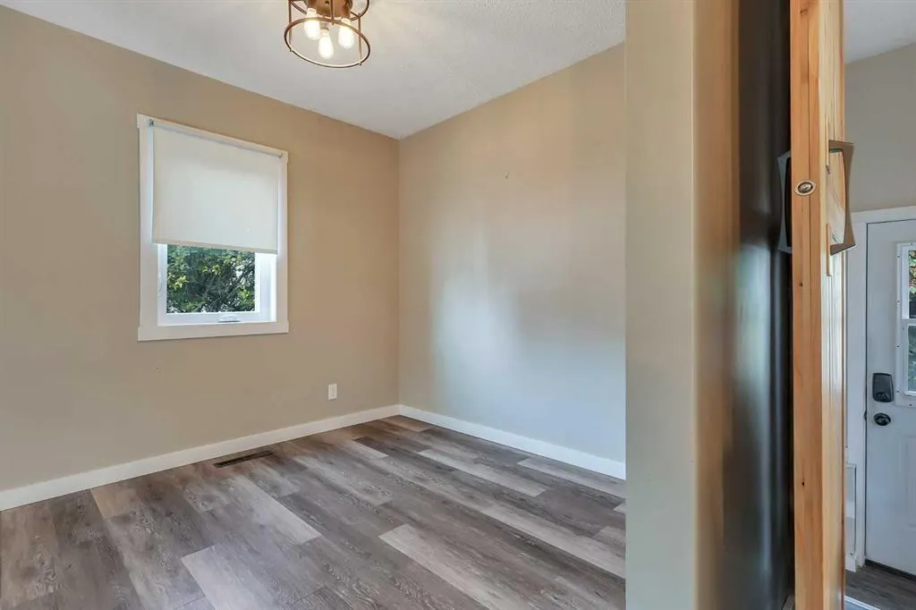 70 Sherwood Crescent