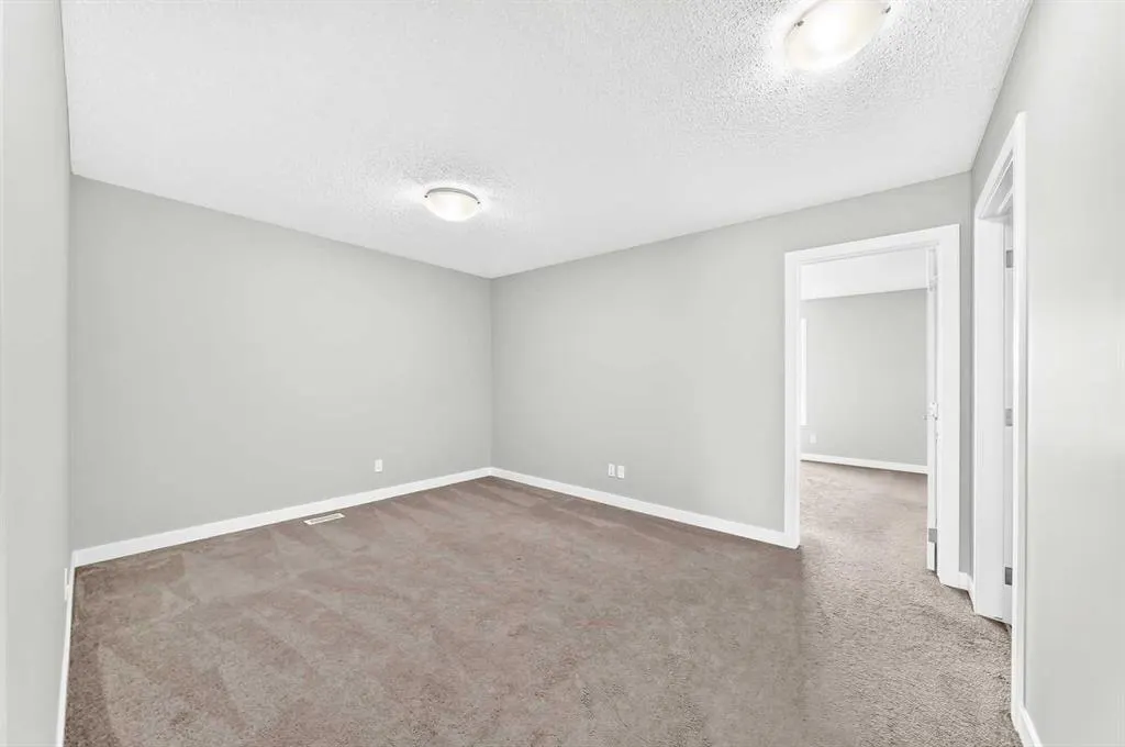 176 SAVANNA Lane NE