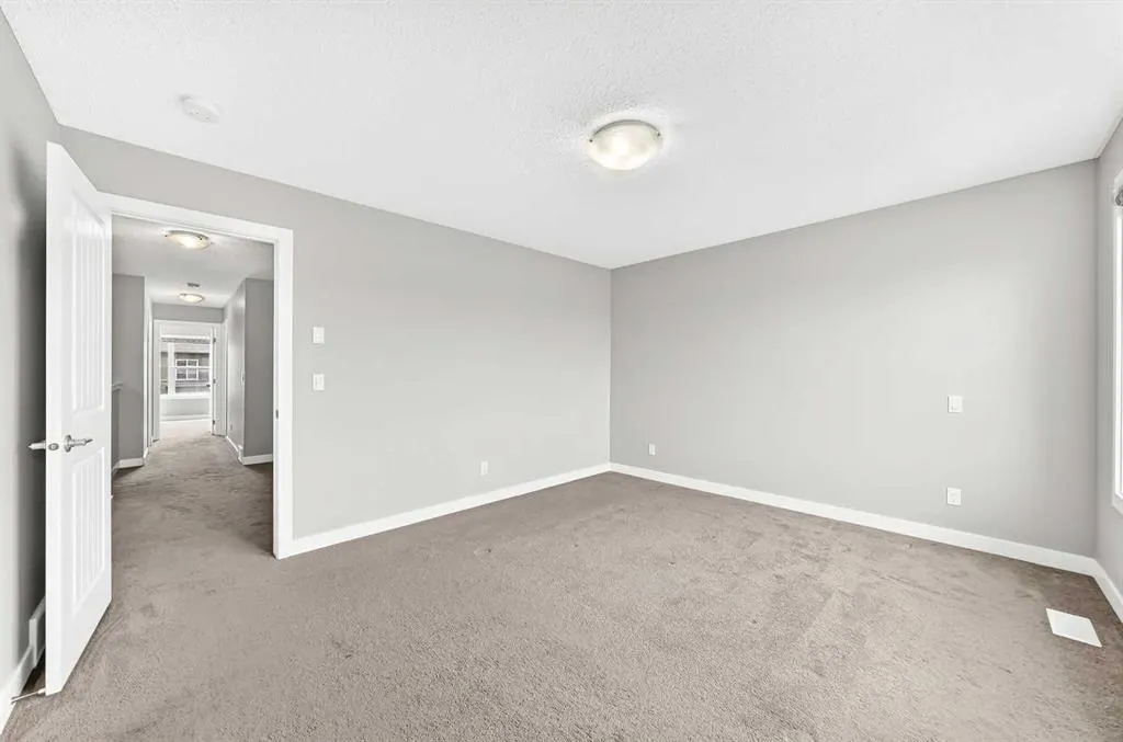176 SAVANNA Lane NE