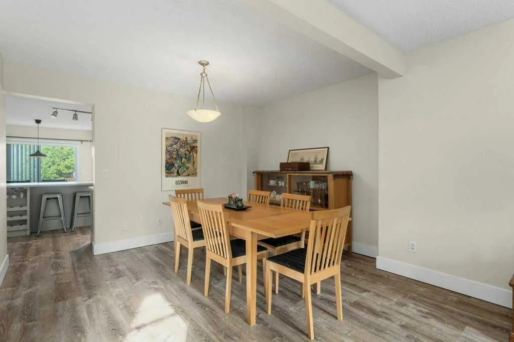 393 Inverness Park SE