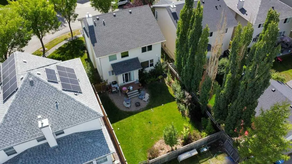 393 Inverness Park SE