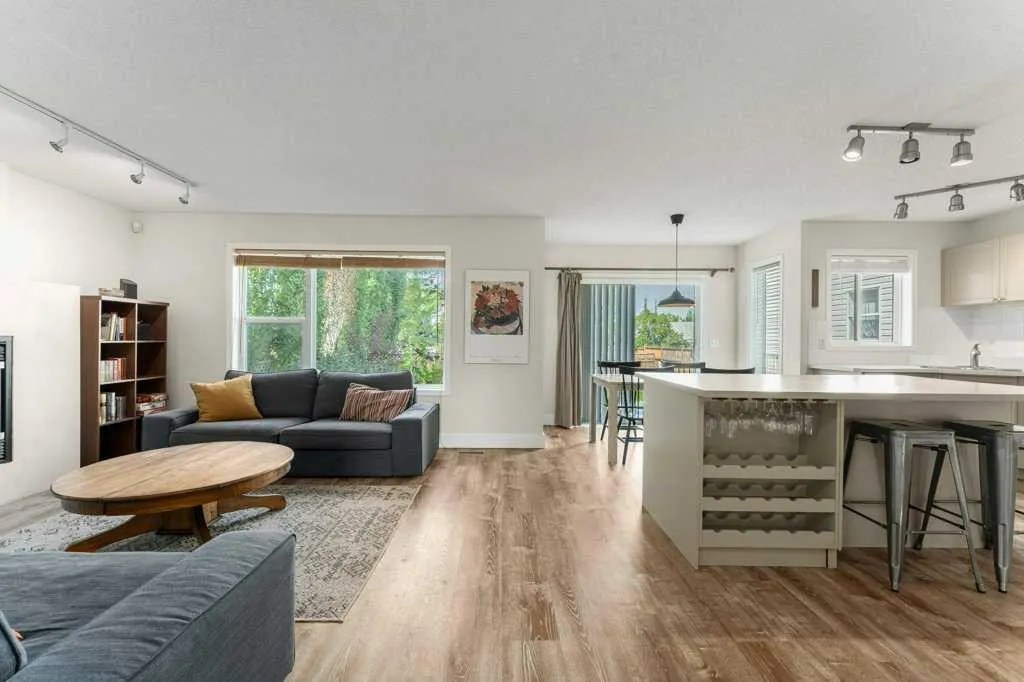 393 Inverness Park SE