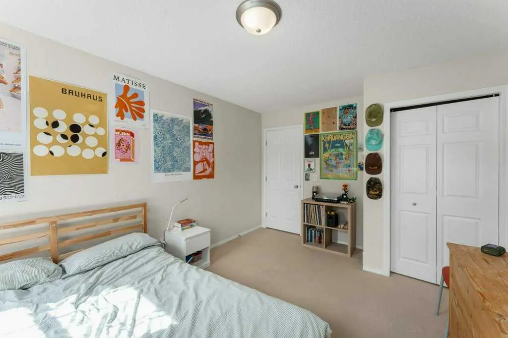 393 Inverness Park SE