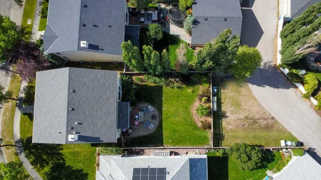 393 Inverness Park SE