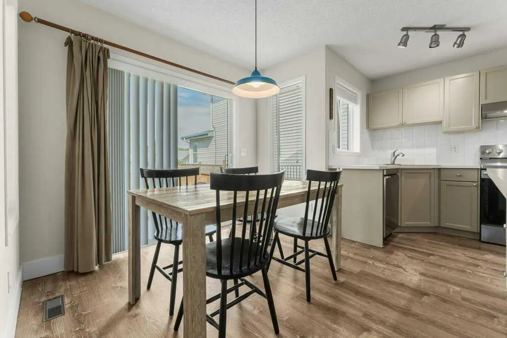 393 Inverness Park SE