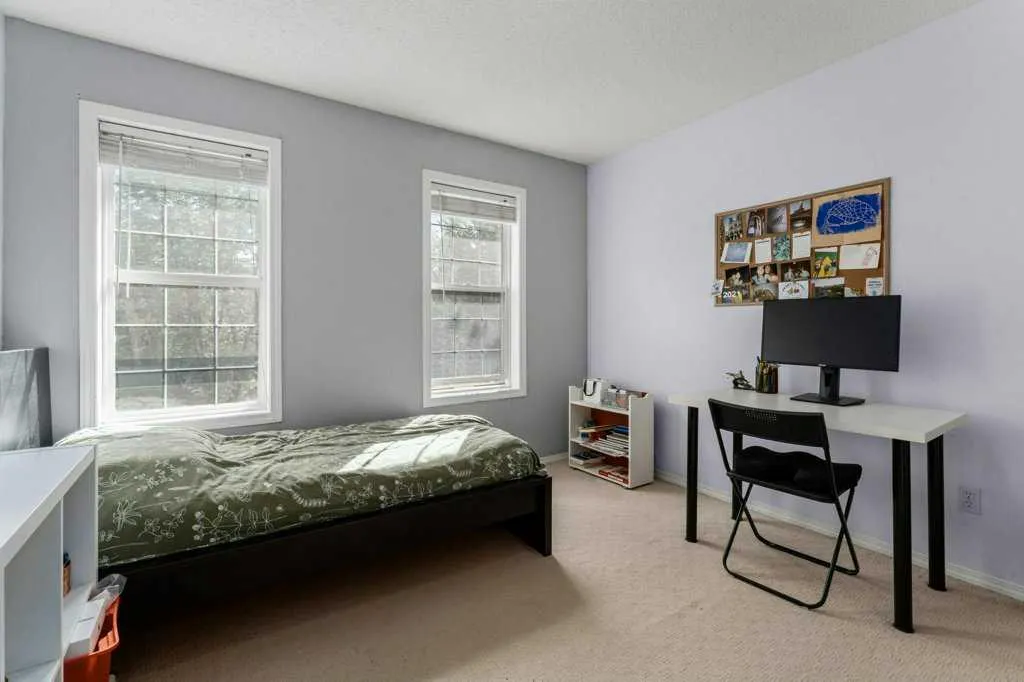 393 Inverness Park SE
