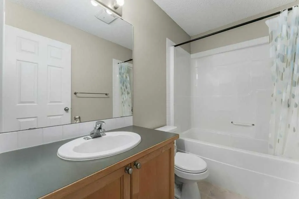 393 Inverness Park SE