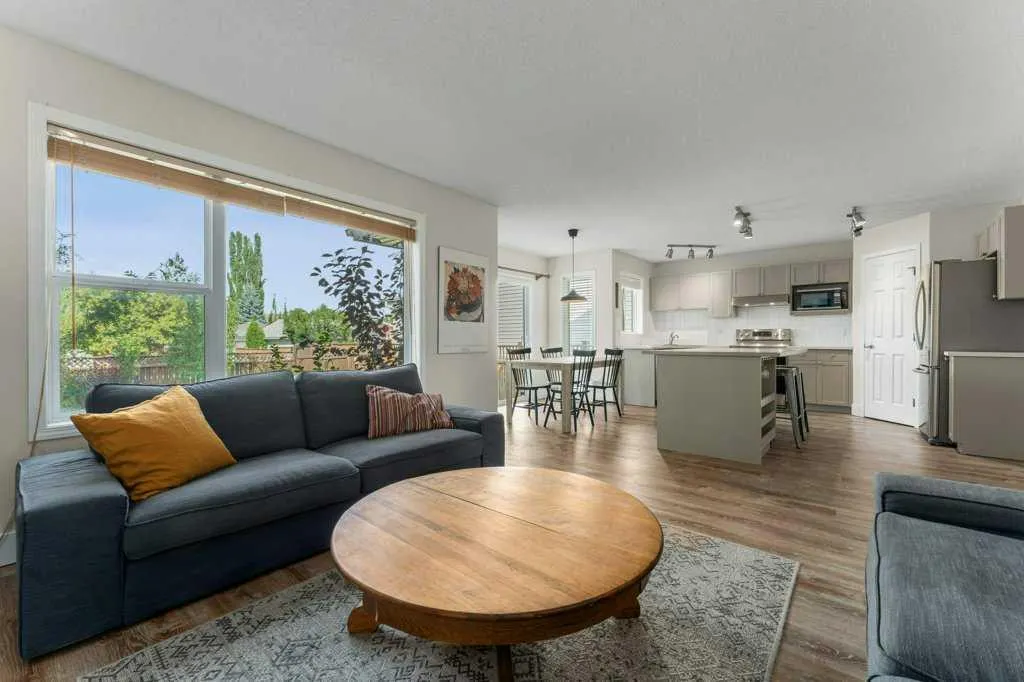 393 Inverness Park SE