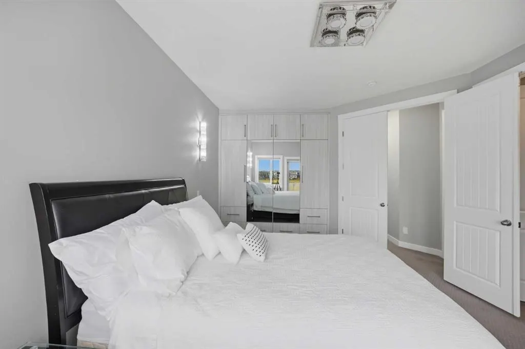 288 Corner Meadows Manor NE