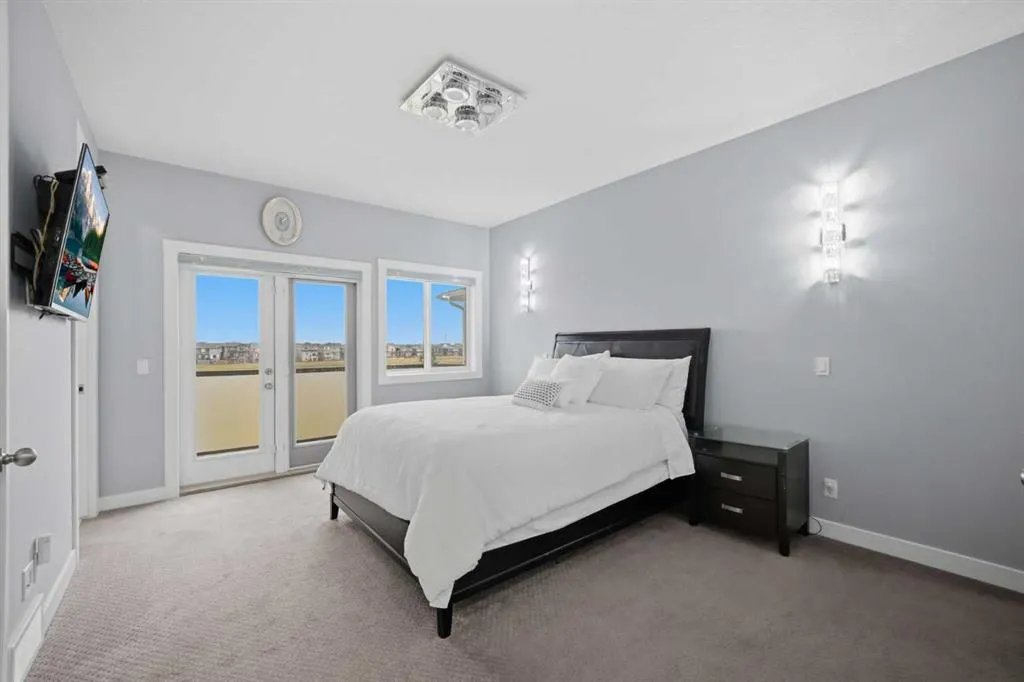 288 Corner Meadows Manor NE