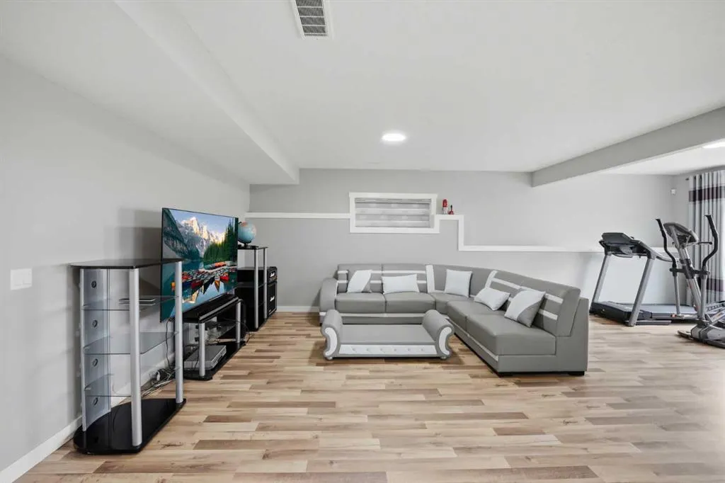288 Corner Meadows Manor NE