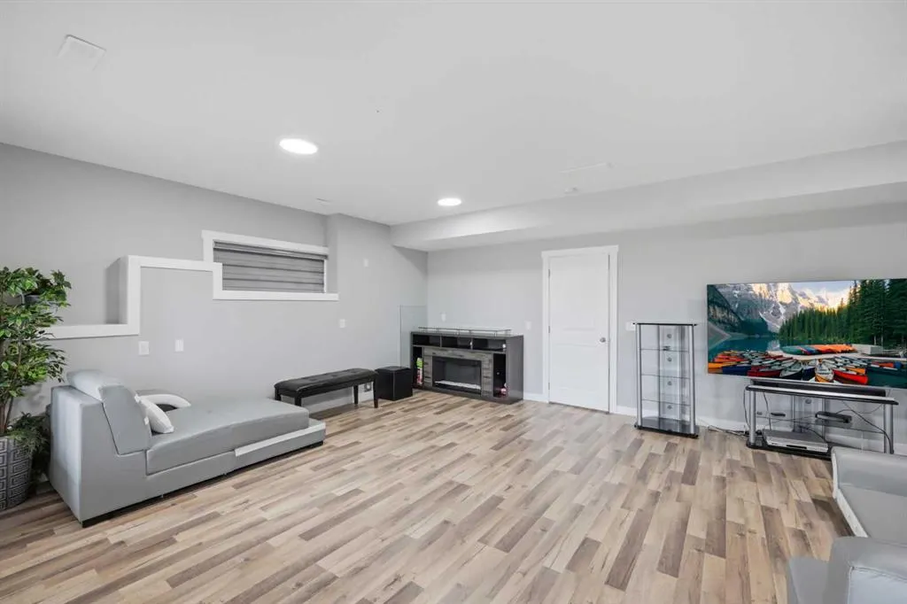288 Corner Meadows Manor NE