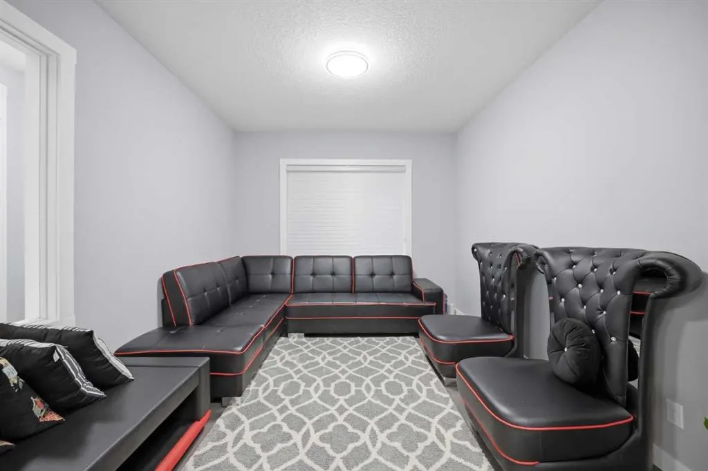 288 Corner Meadows Manor NE
