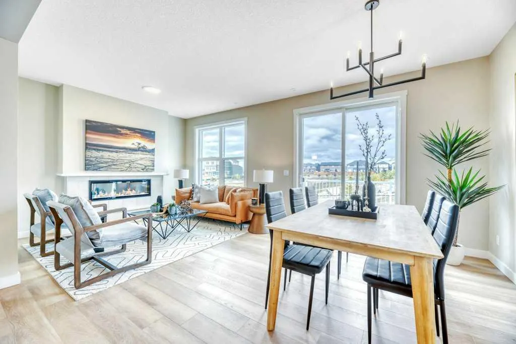 212 Edgefield Bay