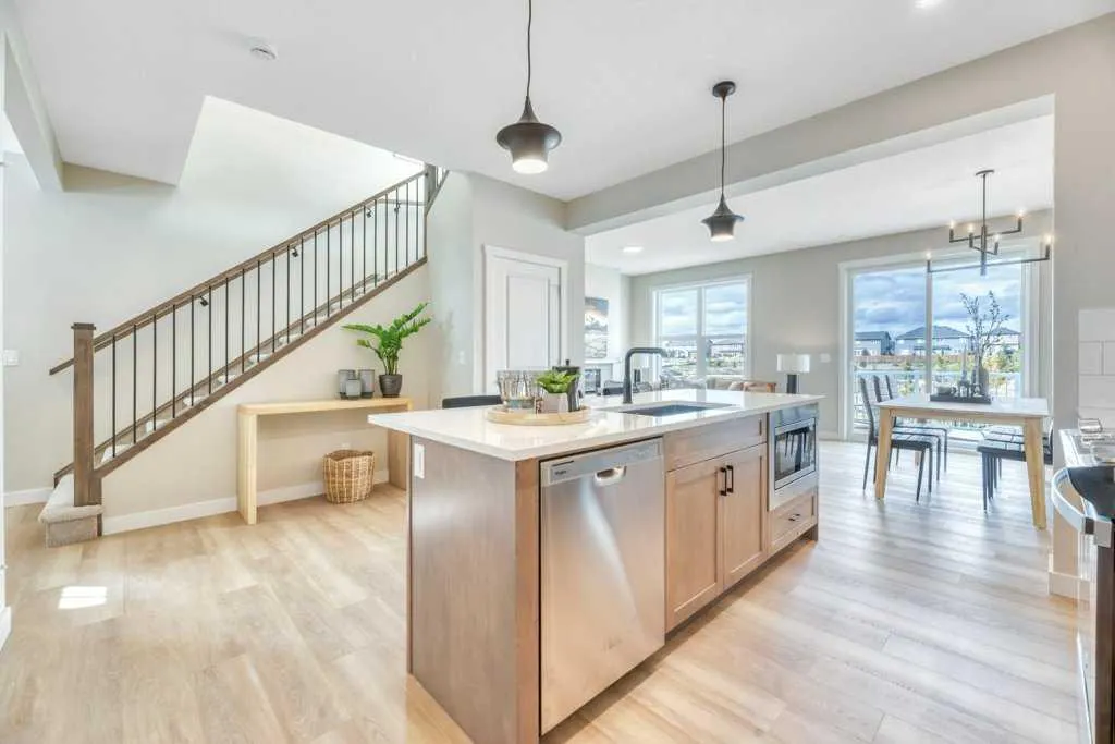 212 Edgefield Bay
