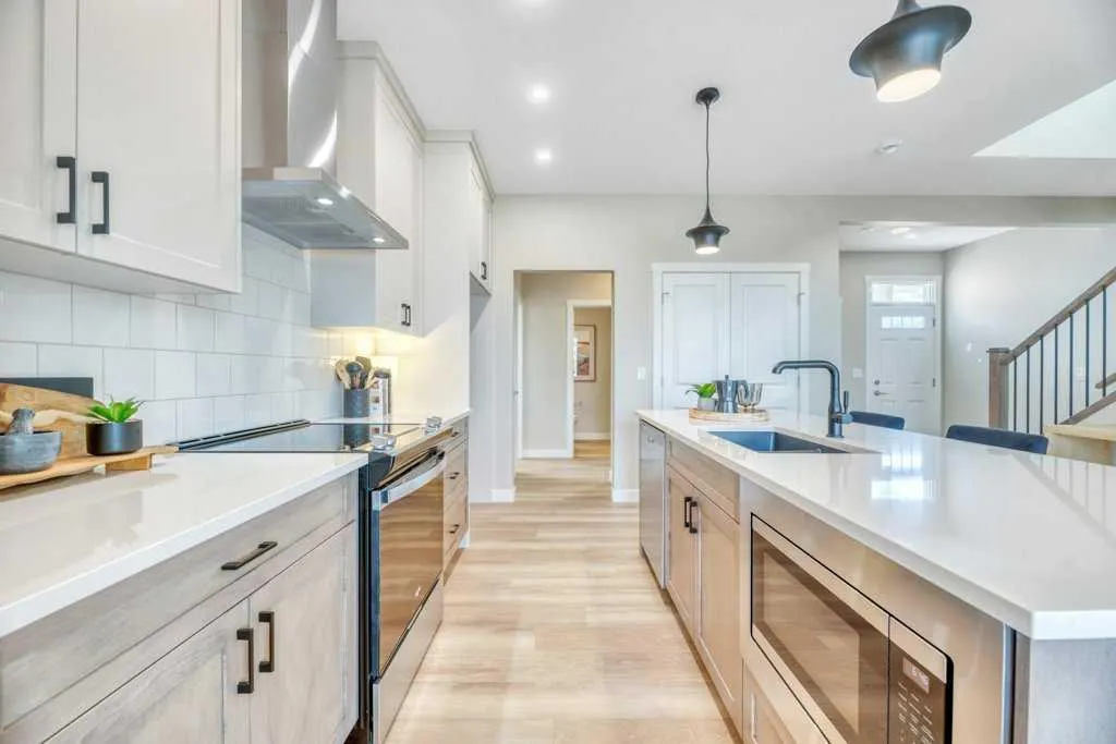 212 Edgefield Bay