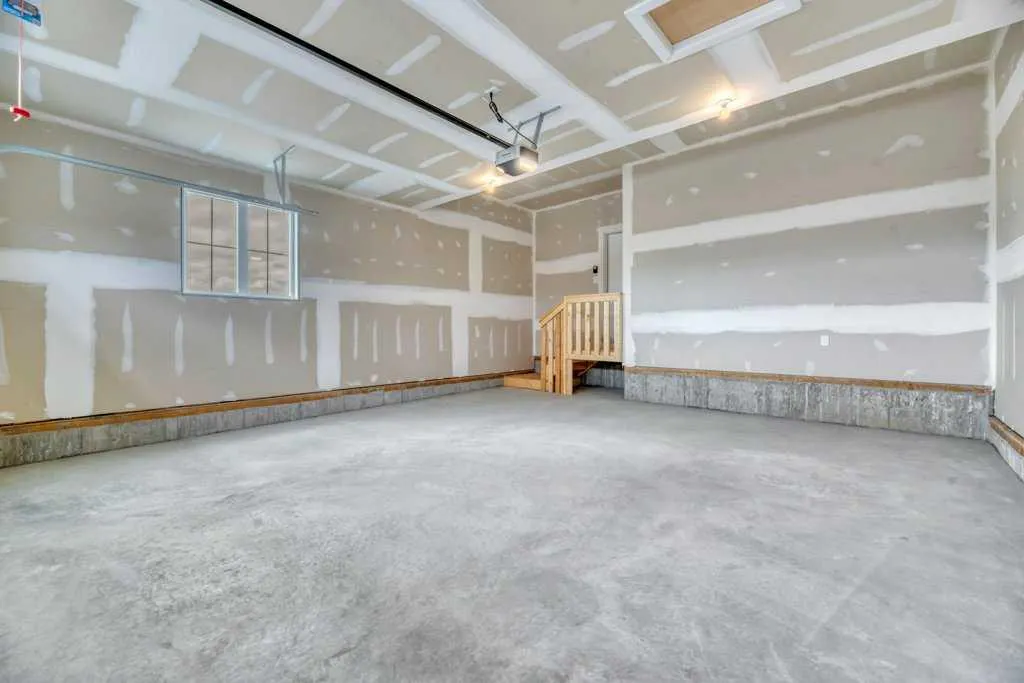 212 Edgefield Bay