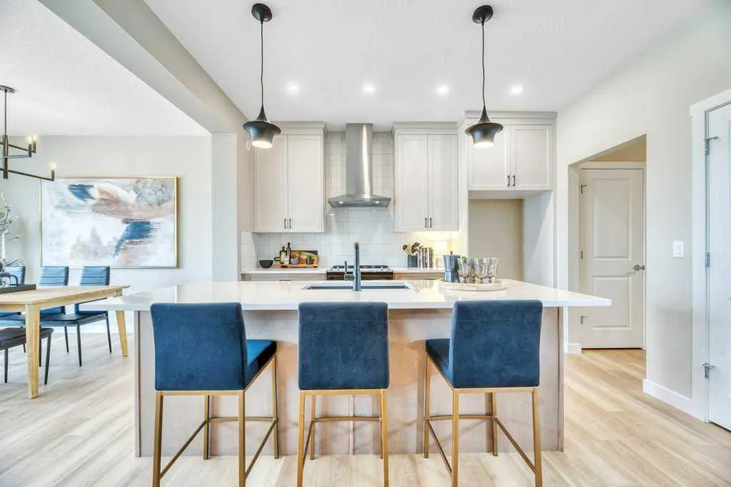 212 Edgefield Bay