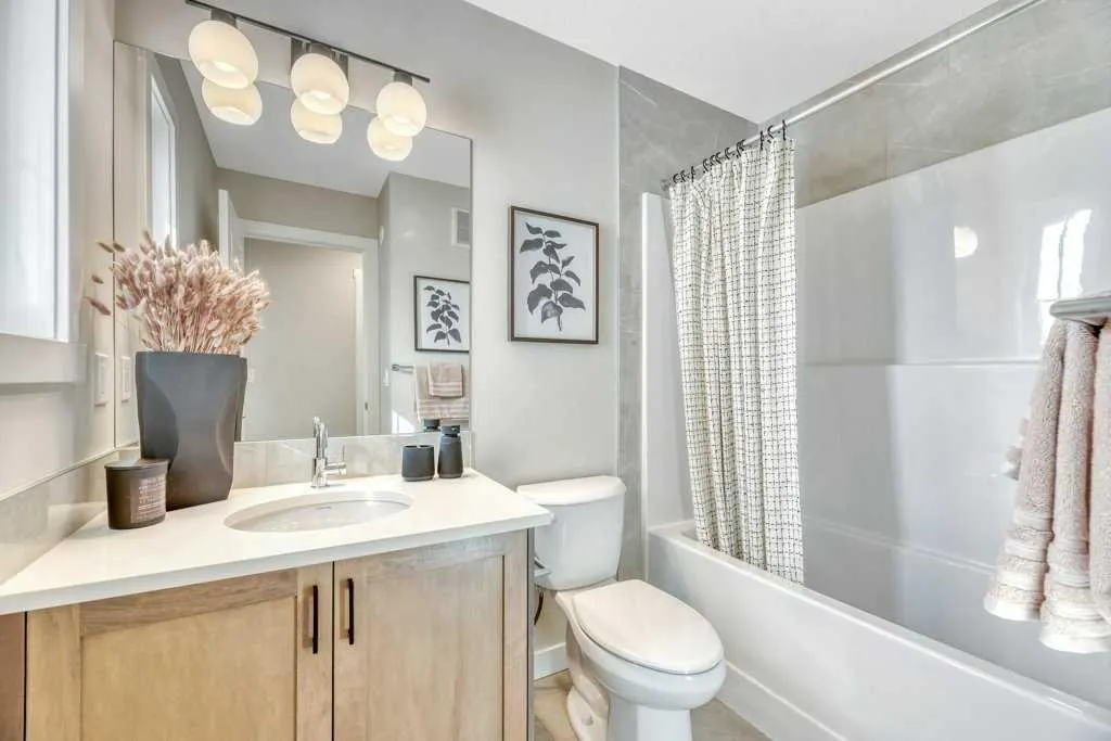 212 Edgefield Bay