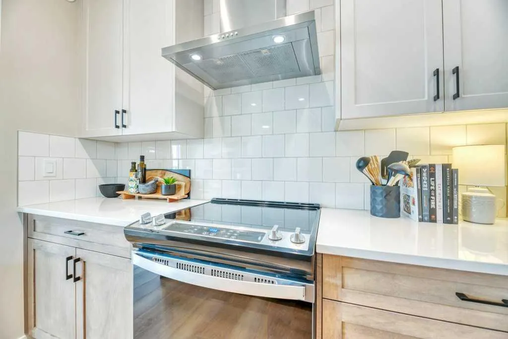 212 Edgefield Bay