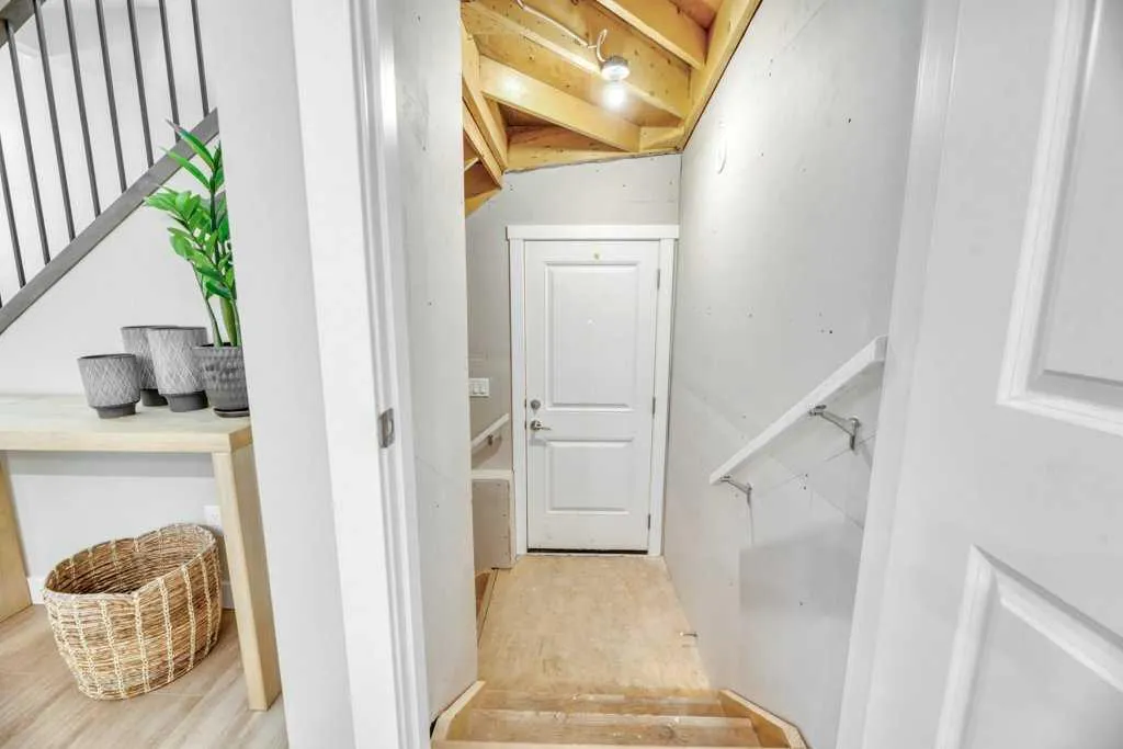 212 Edgefield Bay