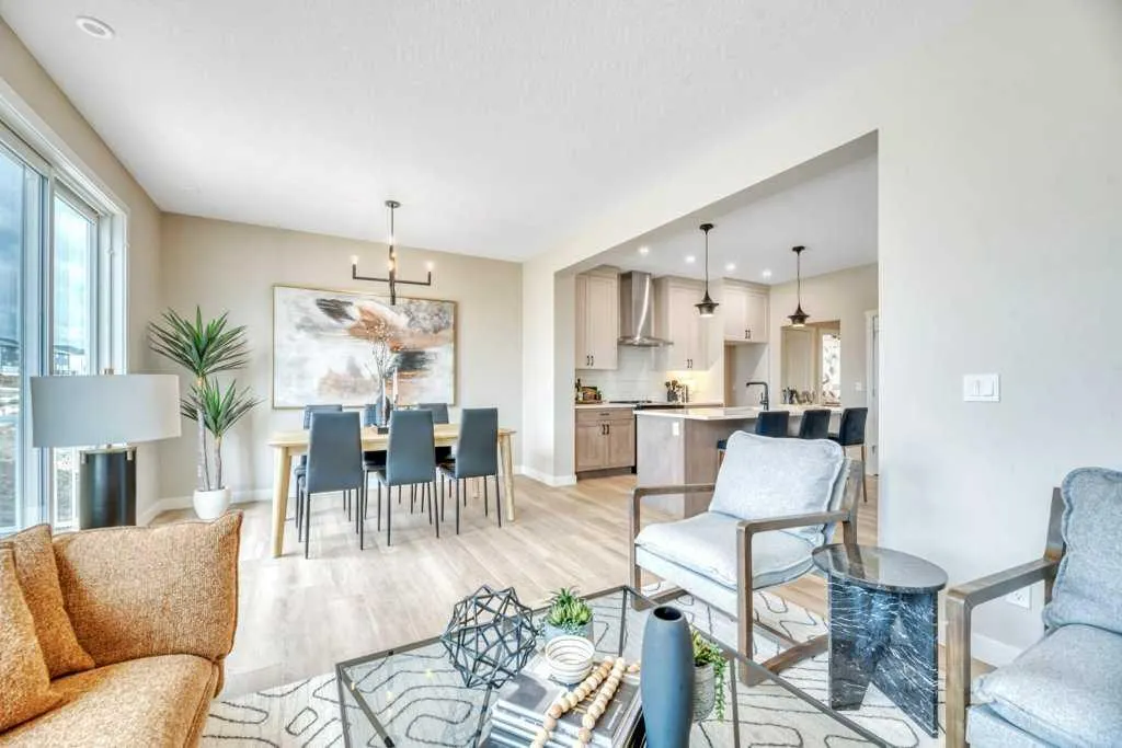 212 Edgefield Bay