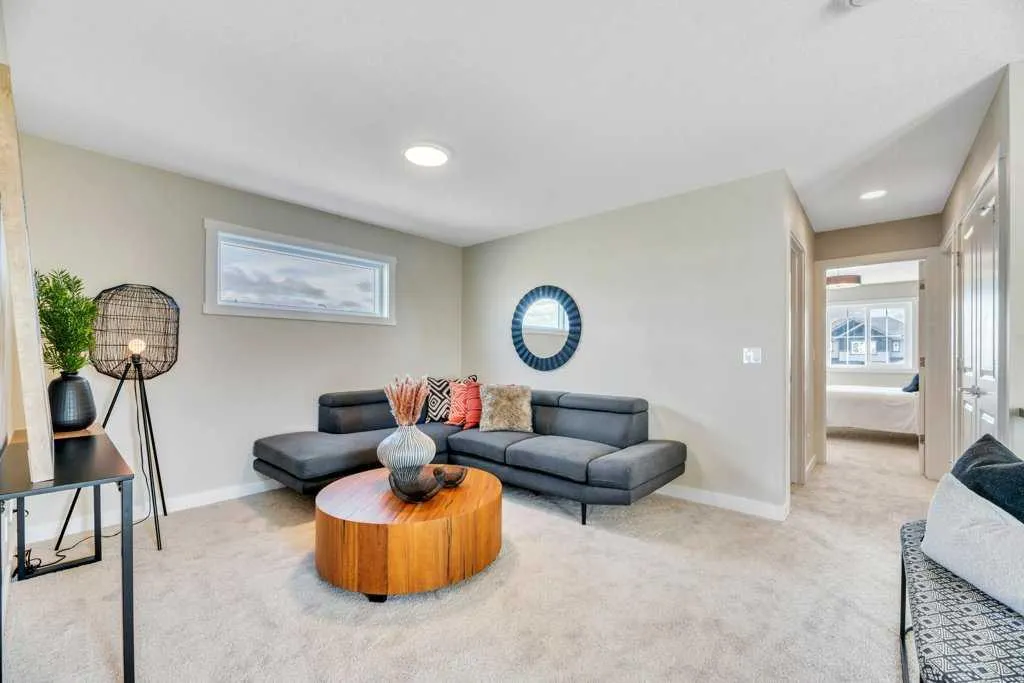 212 Edgefield Bay
